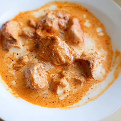 Low-carb keto butter chicken served over cauliflower rice, garnished with fresh cilantro for a vibrant weeknight dinner.